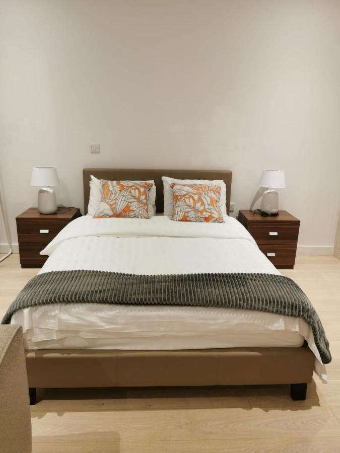 Comfy 1 Bed Studio 1 Minute From Train Station Apartment London Exterior photo